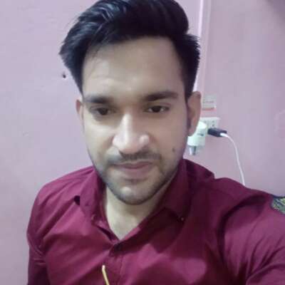 लिख रहा हूं कहानी गलत बात है