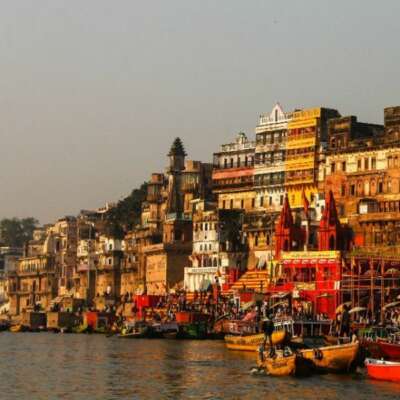 बनारस की गलियों की शाम हो तुम।