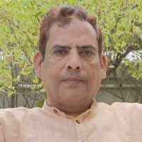 चरणों में सौ-सौ अभिनंदन ,शिक्षक तुम्हें प्रणाम है (गीत)