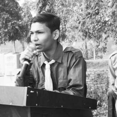 बढ़ने वाला बढ़ रहा, तू यूं ही सोता रह...