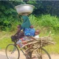 कौन कहता कि स्वाधीन निज देश है?