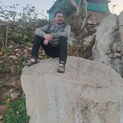 लोग जाने किधर गये