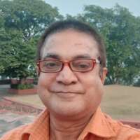 खोटे सिक्कों के जोर से