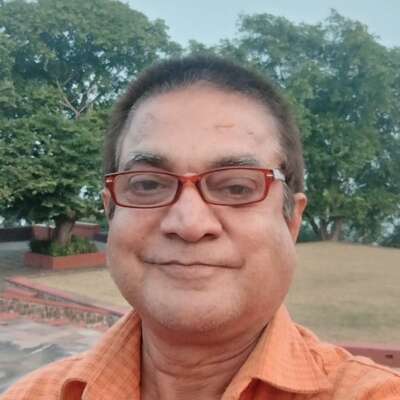 खोटे सिक्कों के जोर से