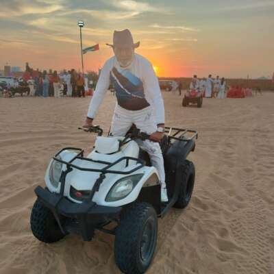 पीड़ा किसको चाहिए कौन लखे दुख द्वेष ।