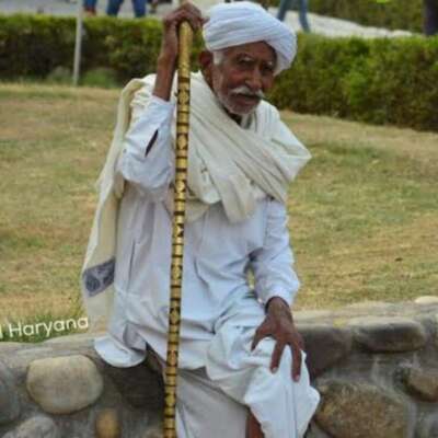 बुढ़ापा हूँ मैं