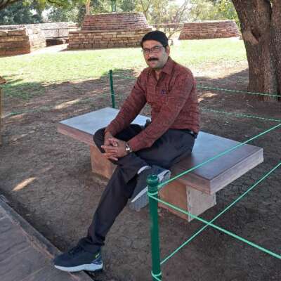 अब सुनता कौन है