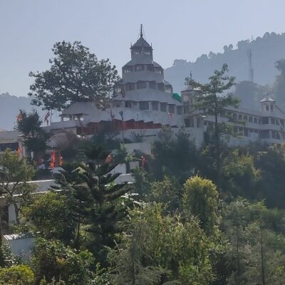 * फूल खिले हैं *