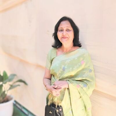 अश्रु  बहते हुए  मैं छुपाने लगी