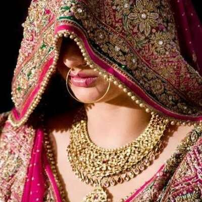 बॉलीवुड का अंधा गोरी प्रेम और भारतीय समाज पर इसके घातक परिणाम |