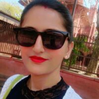 इस खामोशी में हम तेरी औकात छुपाए बैठे हैं,