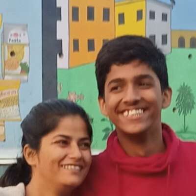 बरगद का दरख़्त है तू