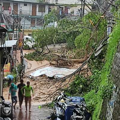 * बचाना चाहिए *