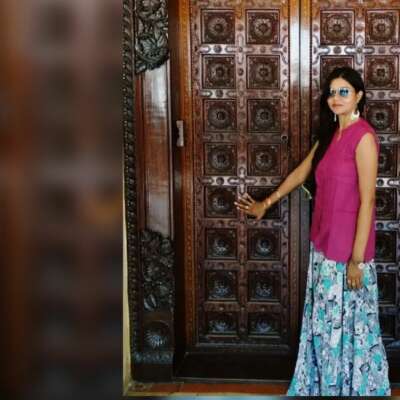 दिल के टूटने की सदाओं से वादियों को गुंजाती हैं, क्यूँकि खुशियाँ कहाँ मेरे मुक़द्दर को रास आती है।