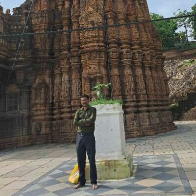 मां के तट पर