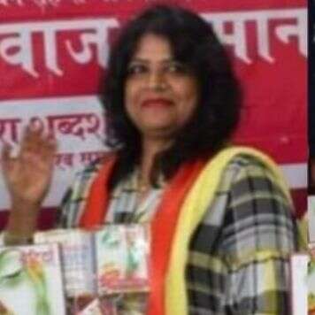 ग़ज़ल(उनकी नज़रों से ख़ुद को बचाना पड़ा)