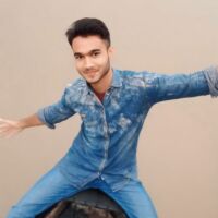 बोझ तले इंसान/ A Man Under Pressure