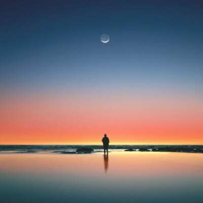 चाँद और जुगनू