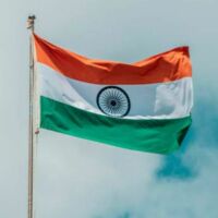 तिरंगा फहरा ले रे । खुशियों को मना ले रे।