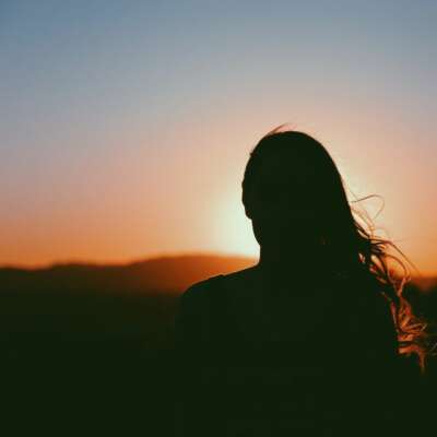 खामोशियों ने हीं शब्दों से संवारा है मुझे।