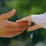 हर खुशी को नजर लग गई है।