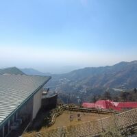 ख्वाहिशों में बसा वो घर, अब अजनबी सा लगता है,