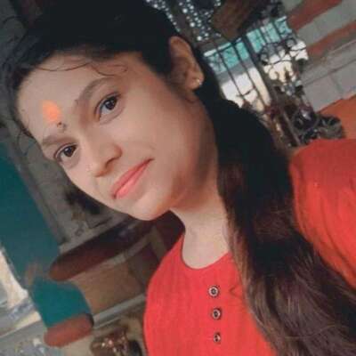 इन  आँखों  के  भोलेपन  में  प्यार तुम्हारे  लिए ही तो सच्चा है।