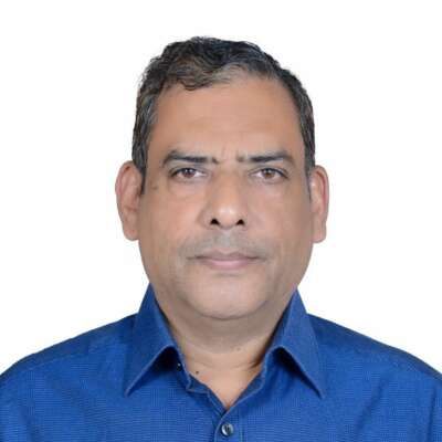 *जो दसवीं फेल हैं धनवान (मुक्तक)*