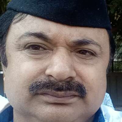 गिरता है धीरे धीरे इंसान