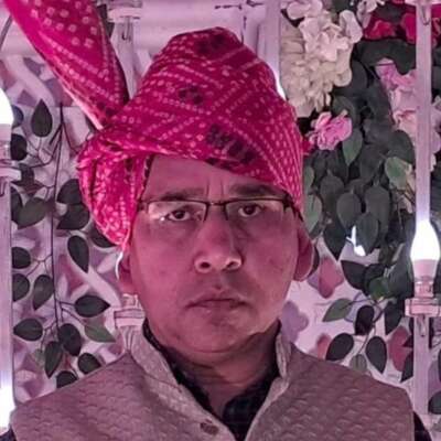 मुझको उनसे क्या मतलब है