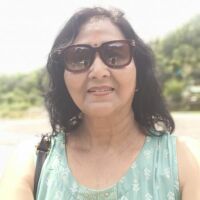 महज   गंगा   नहाने   से  कटे  है  मैल  इस  तन का