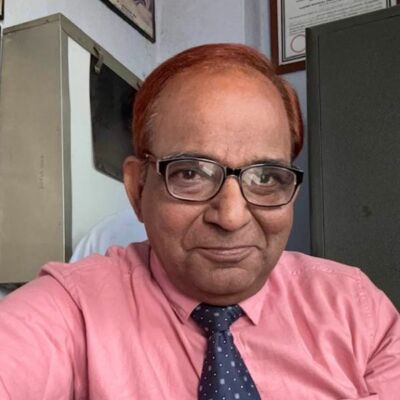 “विवादित साहित्यकार”