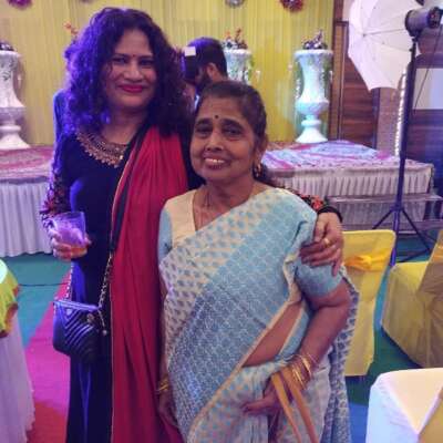 आईने में ...