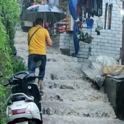 बरस रही बरसात