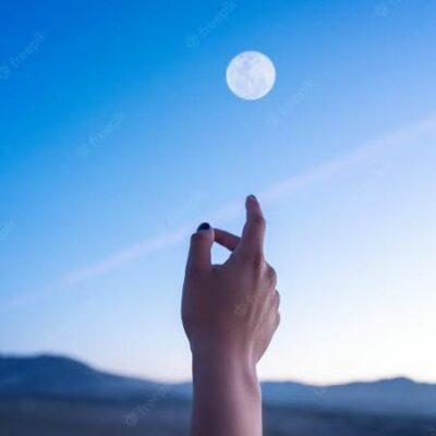 वो भी तन्हा रहता है