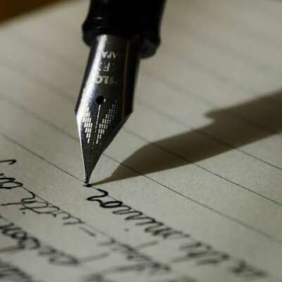 मैं कोशिशों पर बार -बार लिखता हूँ ! मैं दोस्तों पर ऐतबार लिखता हूँ !