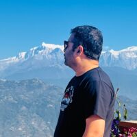 *मुश्किल वक्त सिखाता बहुत है*