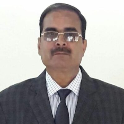 पास बुलाता सन्नाटा