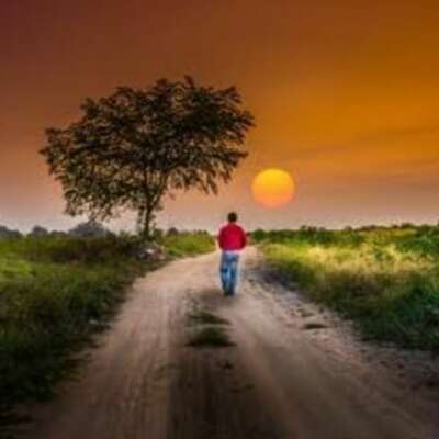 लेकर तुम्हारी तस्वीर साथ चलता हूँ