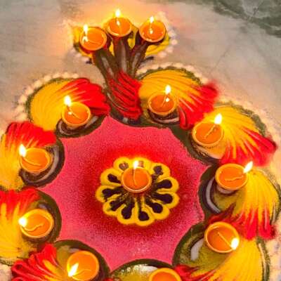 आओ दीप जलाएं