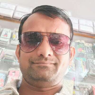 - रिश्तों को में तोड़ चला -