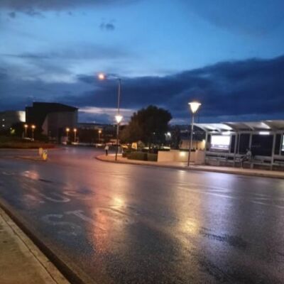 खाली सी सड़क...