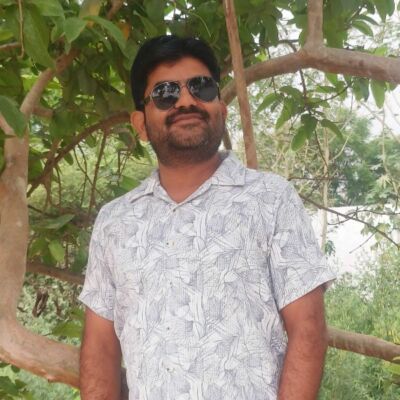 फिर भी वो मेरे हुजूर लगते हैं