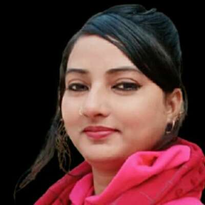 अपने कदमों को बढ़ाती हूँ तो जल जाती हूँ