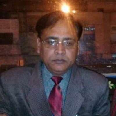 लोग कहते हैं कैसा आदमी हूं।