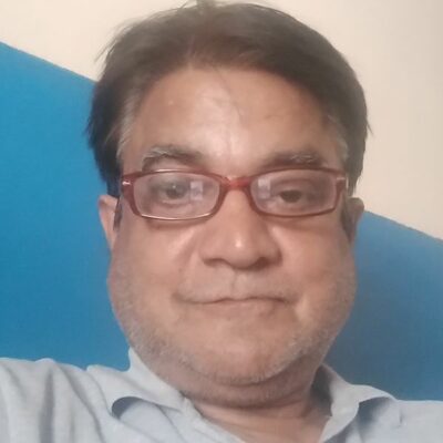 कोई नहीं देता...