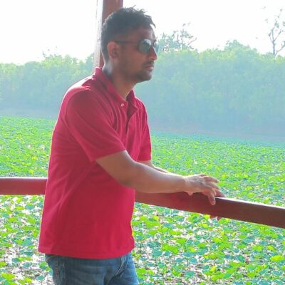 अब कुछ बचा नहीं बिकने को बाजार में