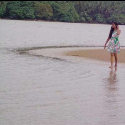 रेत पर नाम लिख मैं इरादों को सहला आयी।