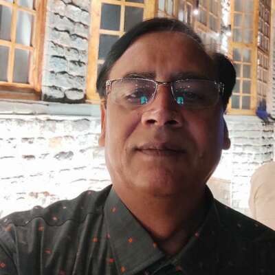 वो हमें दिन ब दिन आजमाते रहे।