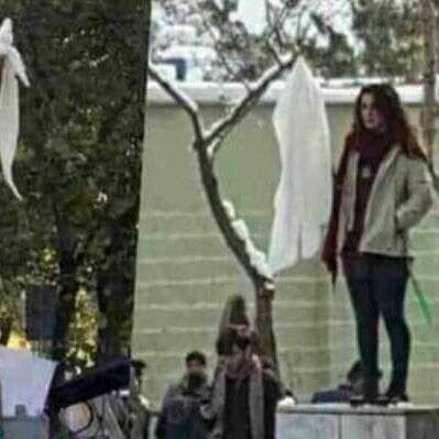 आग लगा दो पर्दे में